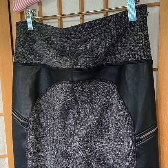 Athleta Herringbone Luxe Metro Drifter Leggings Faux Leather Accents SZ M - Picture 10 of 13